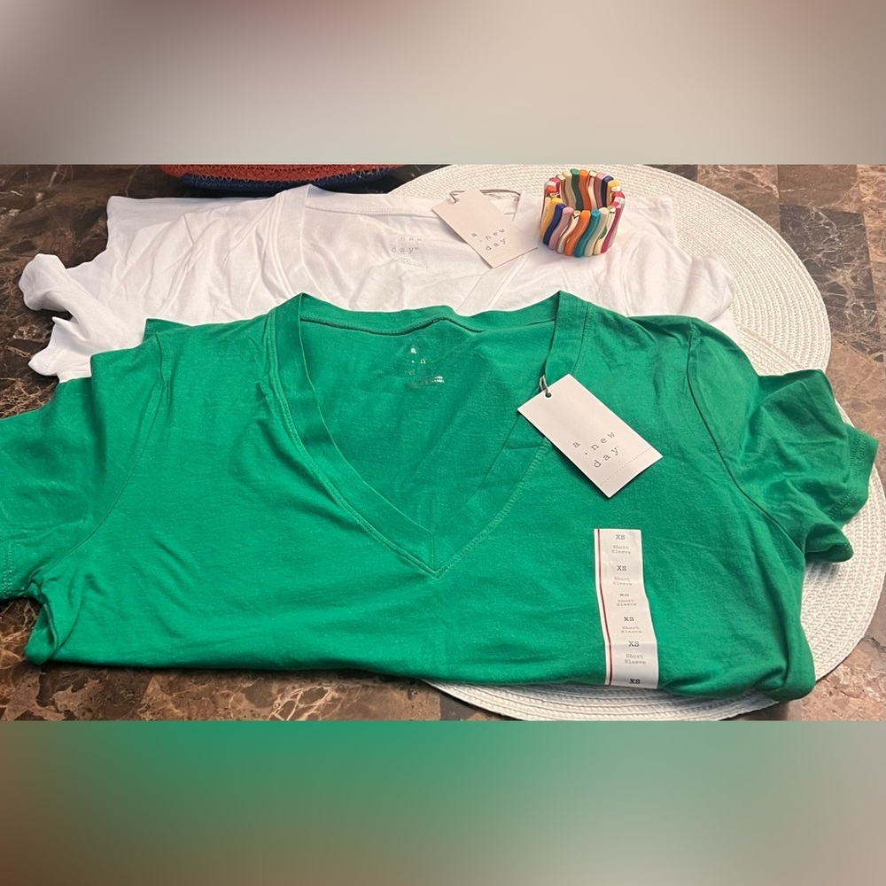 Bundle of 2 Target 🎯 Tees in size XS 💚🤍